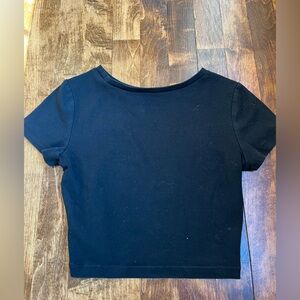 cropped black t shirt